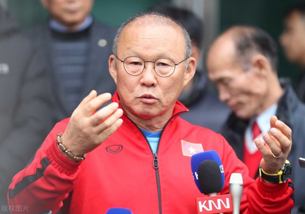双方之间的分歧造成了紧张的气氛。